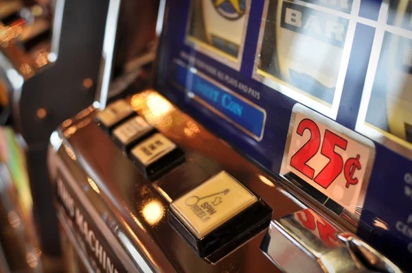 starwing mobile app home screen with La Liga, slots, and live casino tabs